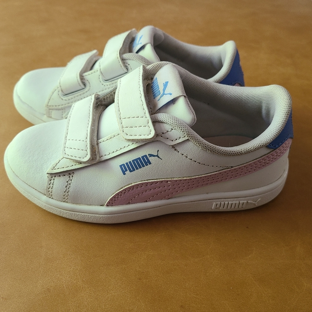 Girls puma sneakers